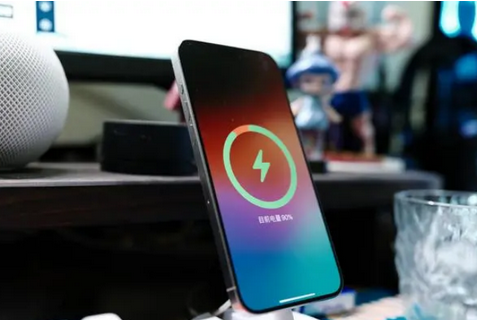 临县苹果15换屏服务分享用什么充电器给iPhone15充电更好 